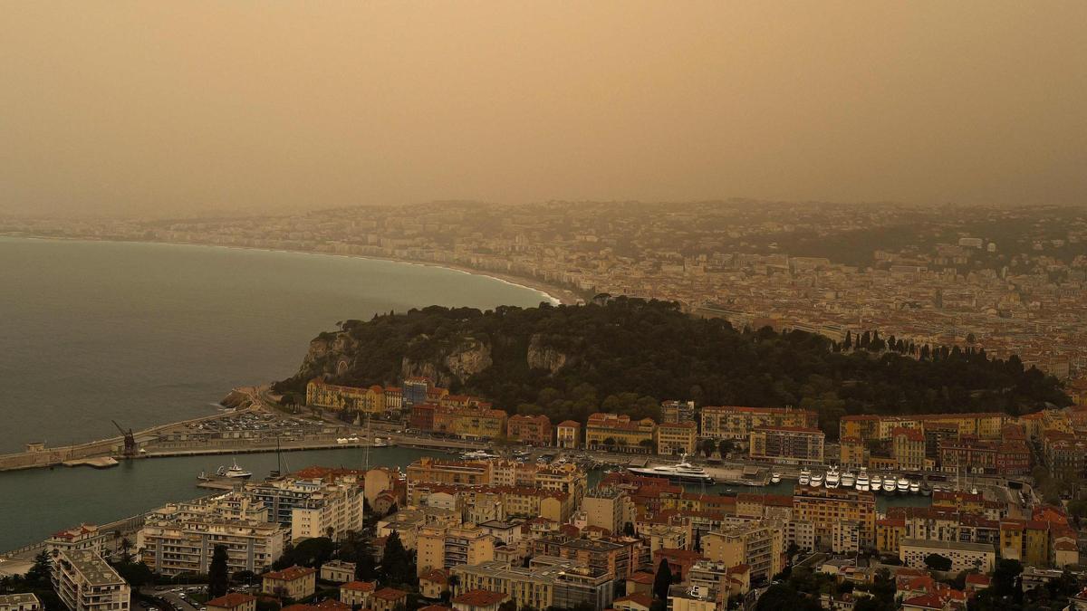 Una nube de polvo del Sahara cubre Niza, al sur de Francia