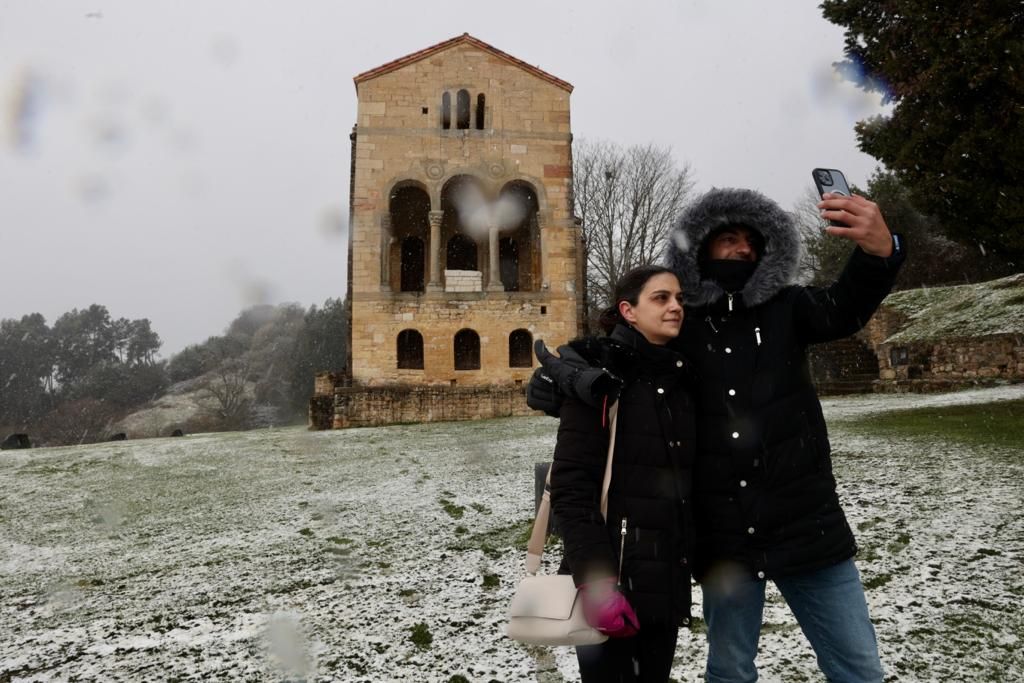 EN IMÁGENES: La borrasca Juliette lleva la nieve casi hasta la costa en Asturias