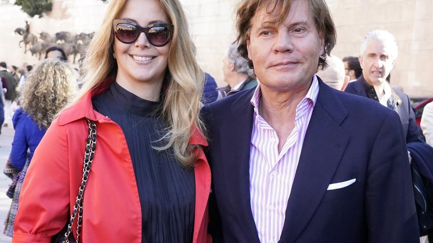 Sofía Mazagatos y su pareja, Tito Pajares, a su llegada a la plaza de toros de Las Ventas