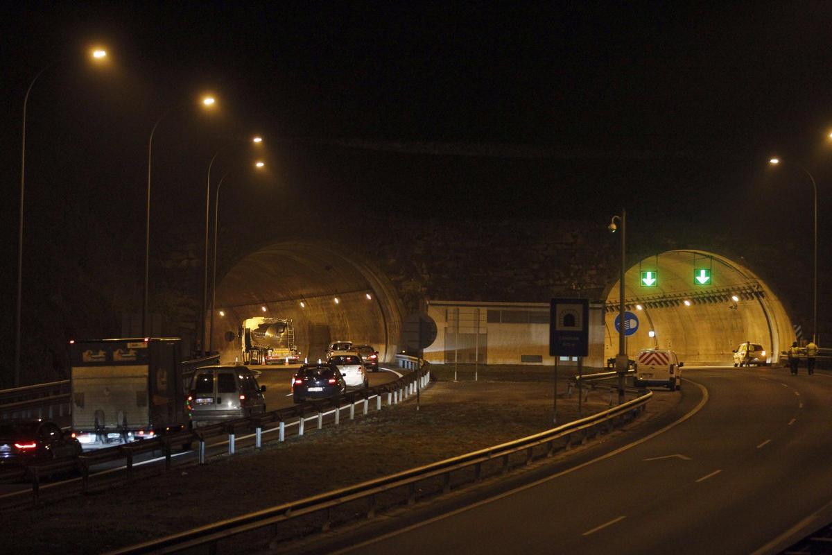 El túnel de Candeán, con uno de sus tubos cerrado, en una imagen de archivo.
