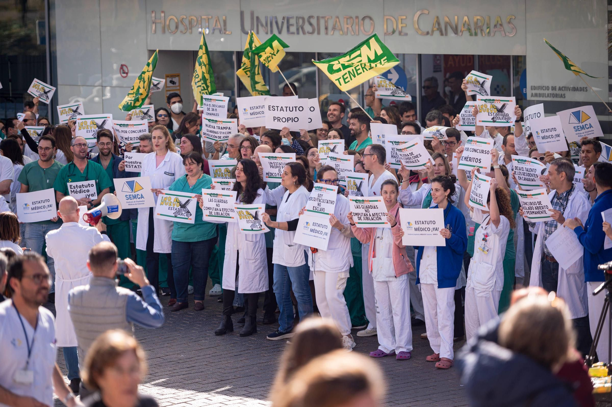 Manifestación por el cambio de condiciones de médicos por parte del Ministerio por fuera del HUC