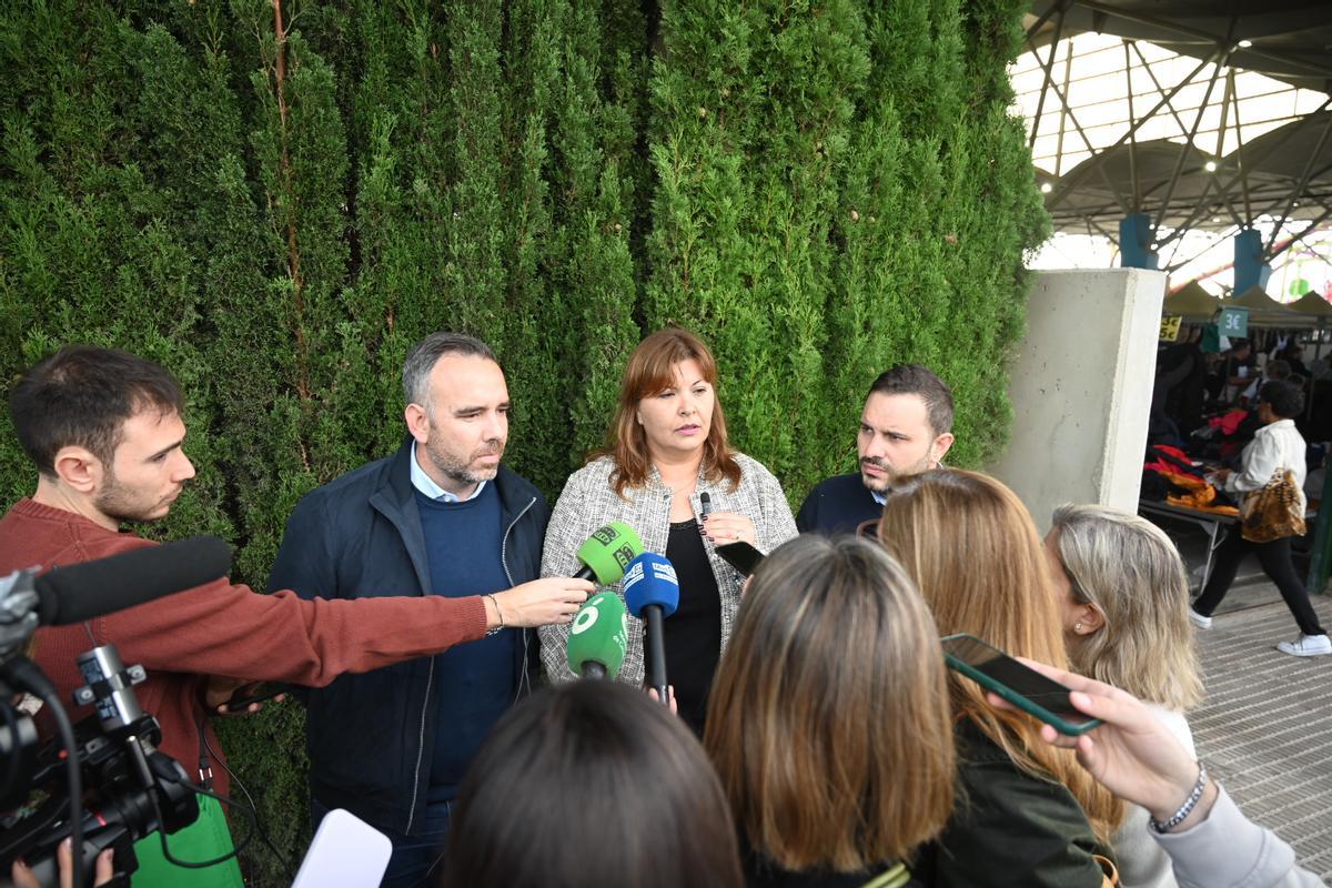 Simó, Puerta y López, en un momento de la rueda de prensa de este lunes, en el Mercado del Lunes.