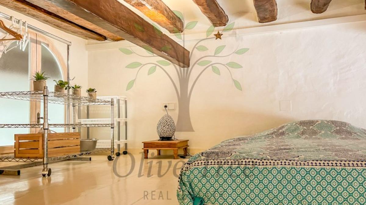 Dormitorio de encantador piso en Ibiza
