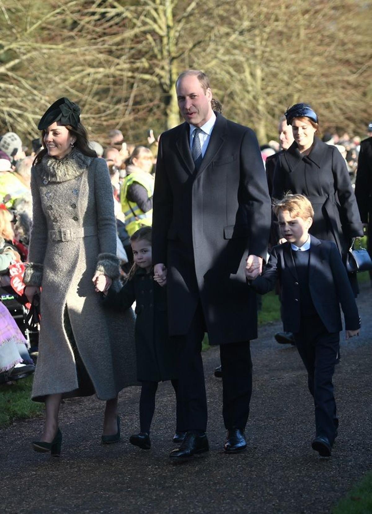 Los duques de Cambridge junto a sus dos hijos mayores