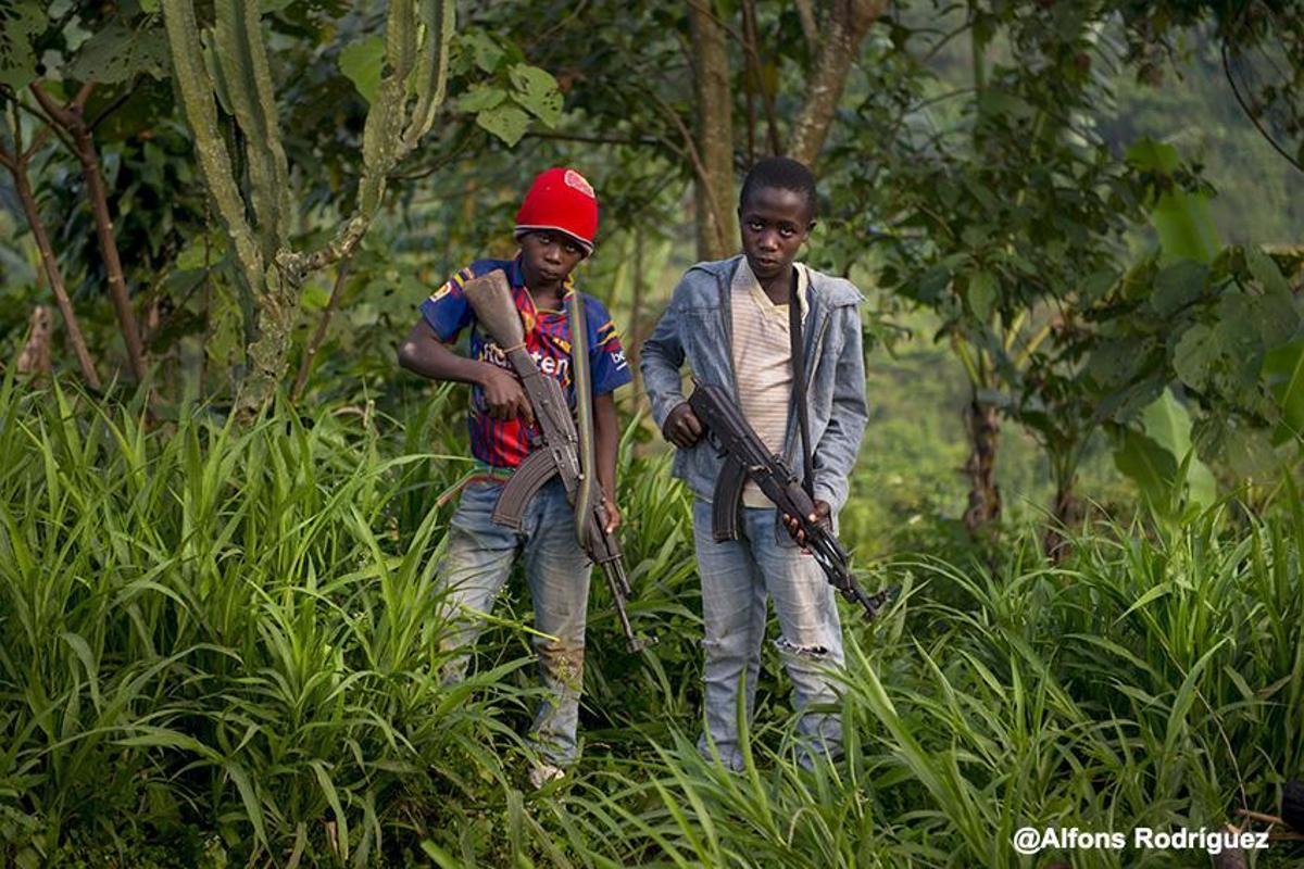 Gloire y Rodrigue, de 12 años, son niños soldado del Movimiento de Acción por el Cambio (MAC). República Democrática del Congo. 25 de febrero del 2019.