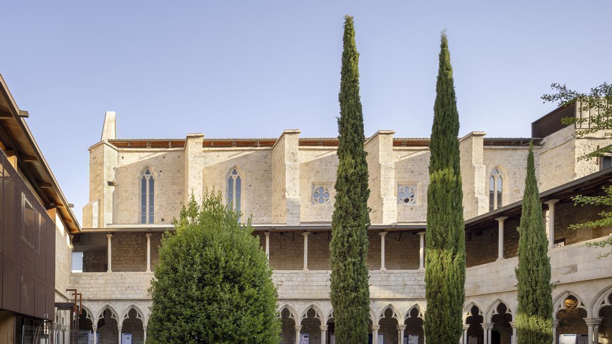 L'Aula Magna de la UdG, des del claustre