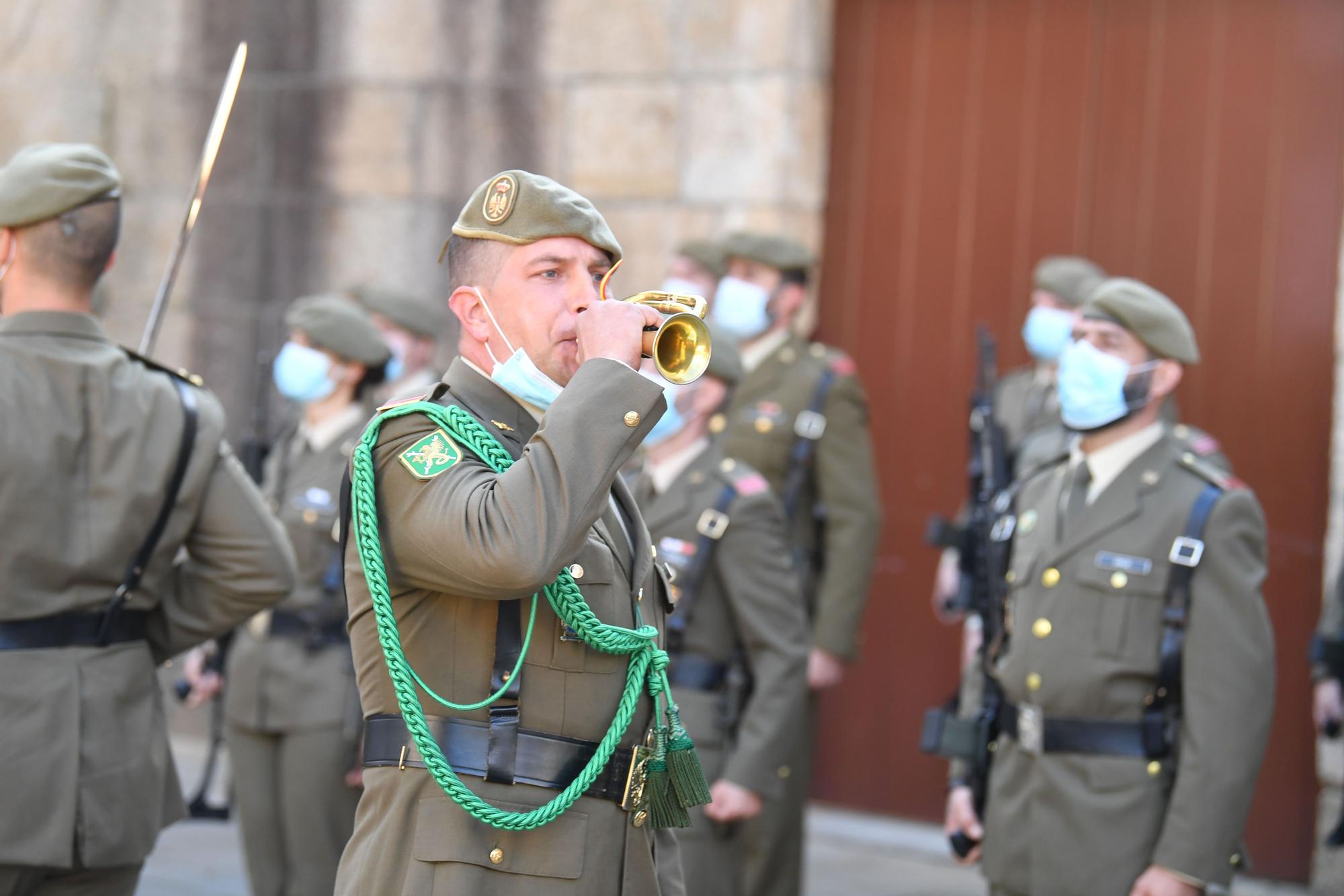 Acto de celebración por la Fiesta Nacional en la plaza de la Constitución