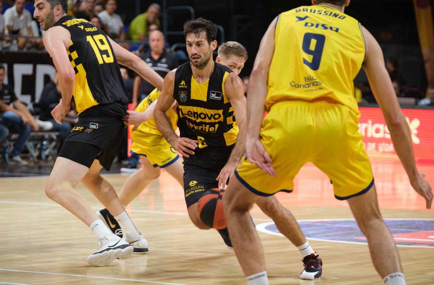 Derbi canario de baloncesto: Lenovo Tenerife 83 - 83 Dreamland Gran Canaria