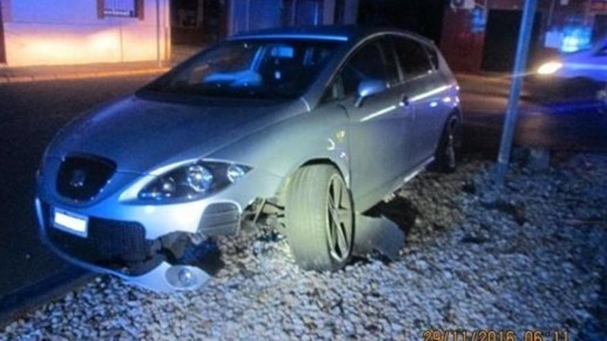 Detenido un conductor por simular el robo de su coche tras sufrir un accidente en Badajoz