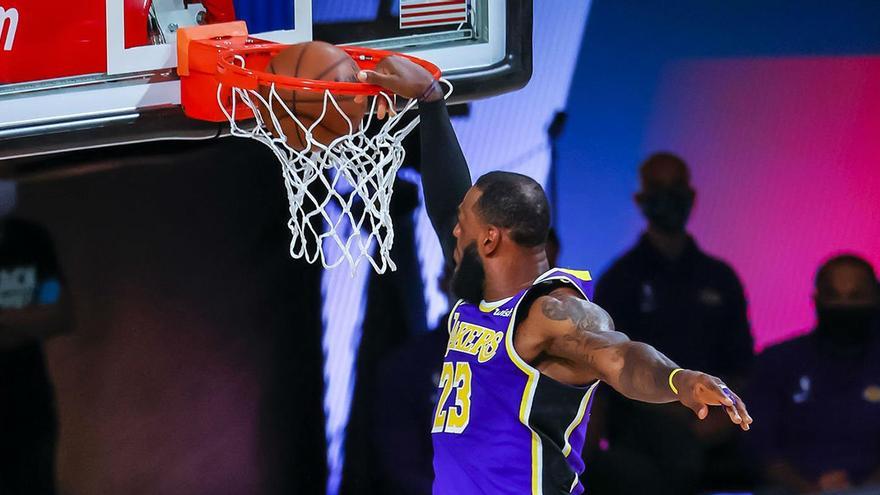 Salvajada de mate de LeBron, Russell Westbrook por los suelos