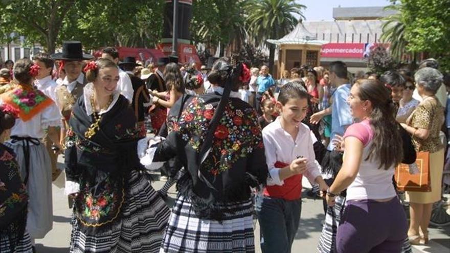 Los grupos del Festival Folclórico Infantil invitan a bailar en San Francisco