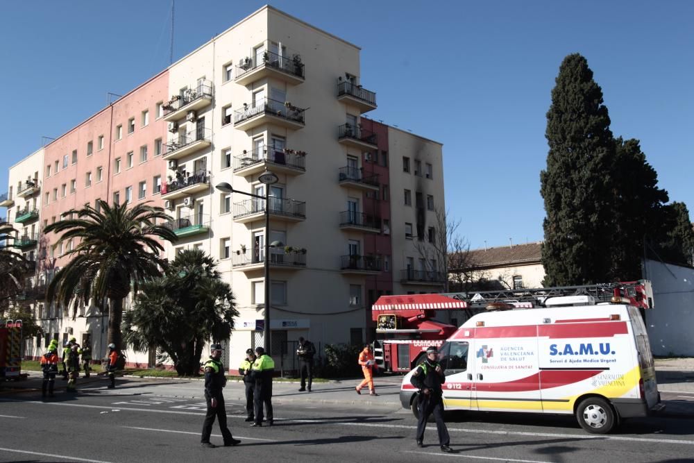 La mujer, de 64 años, trataba de huir del incendio registrado en un tercer piso de un edificio de la Avenida de Aragón