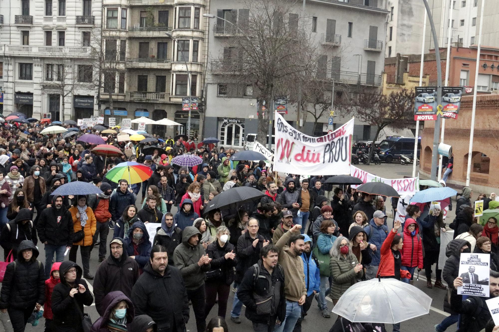 Els docents gironins es tornen a manifestar en la segona jornada de vaga