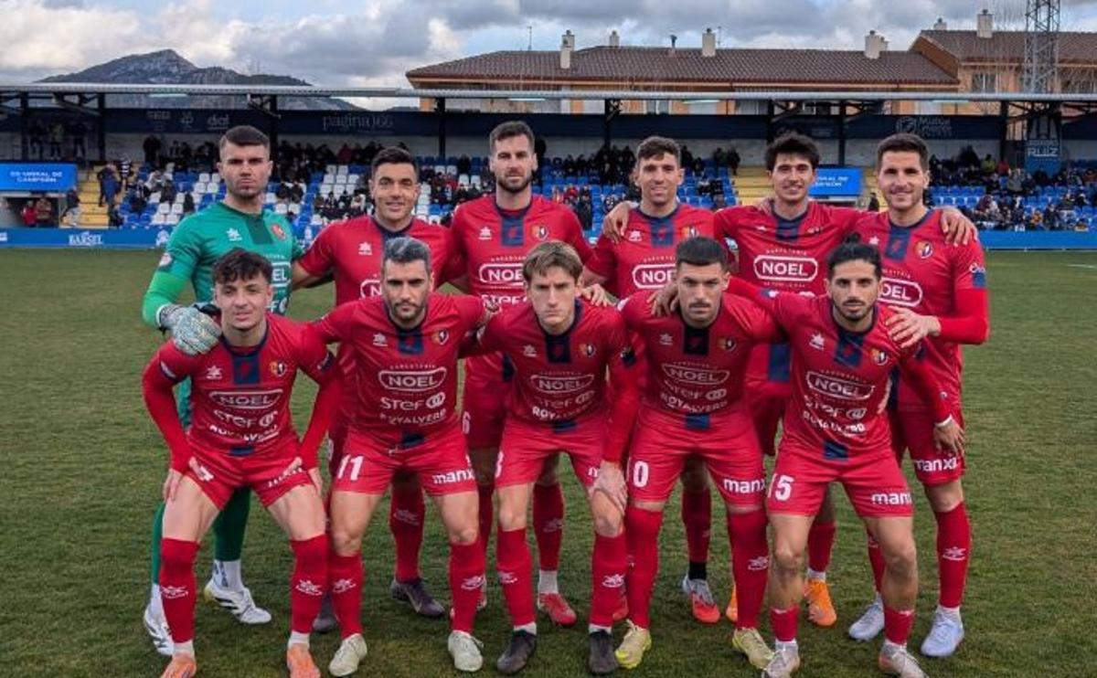 L’onze de l’Olot en la visita al Collao.