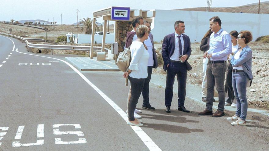 Un servicio taxi-guagua conecta a los pueblos de Haría más alejados