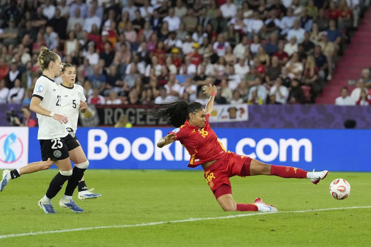 Salma rozó el gol en varias ocasiones ante Alemania