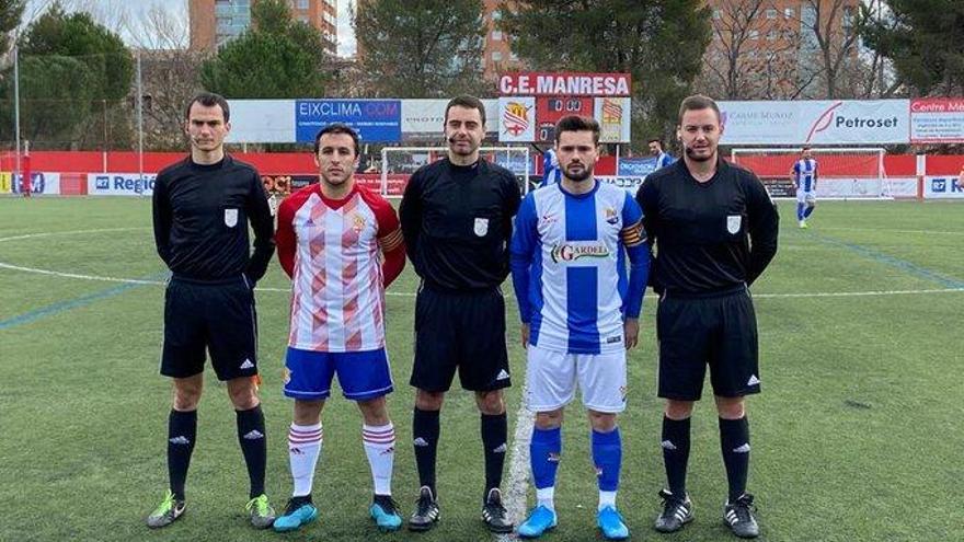 La imatge inicial dels capitans i els àrbitres.