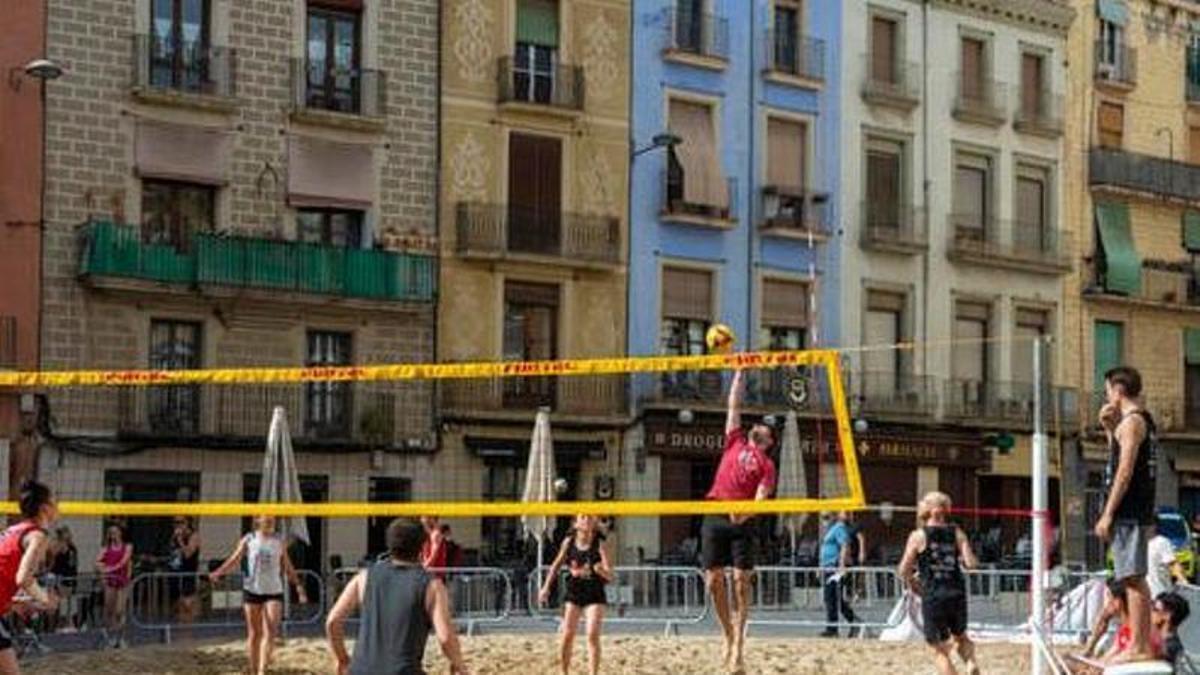 El torneig de vòlei platja de la plaça Major celebra el seu 20è eniversari