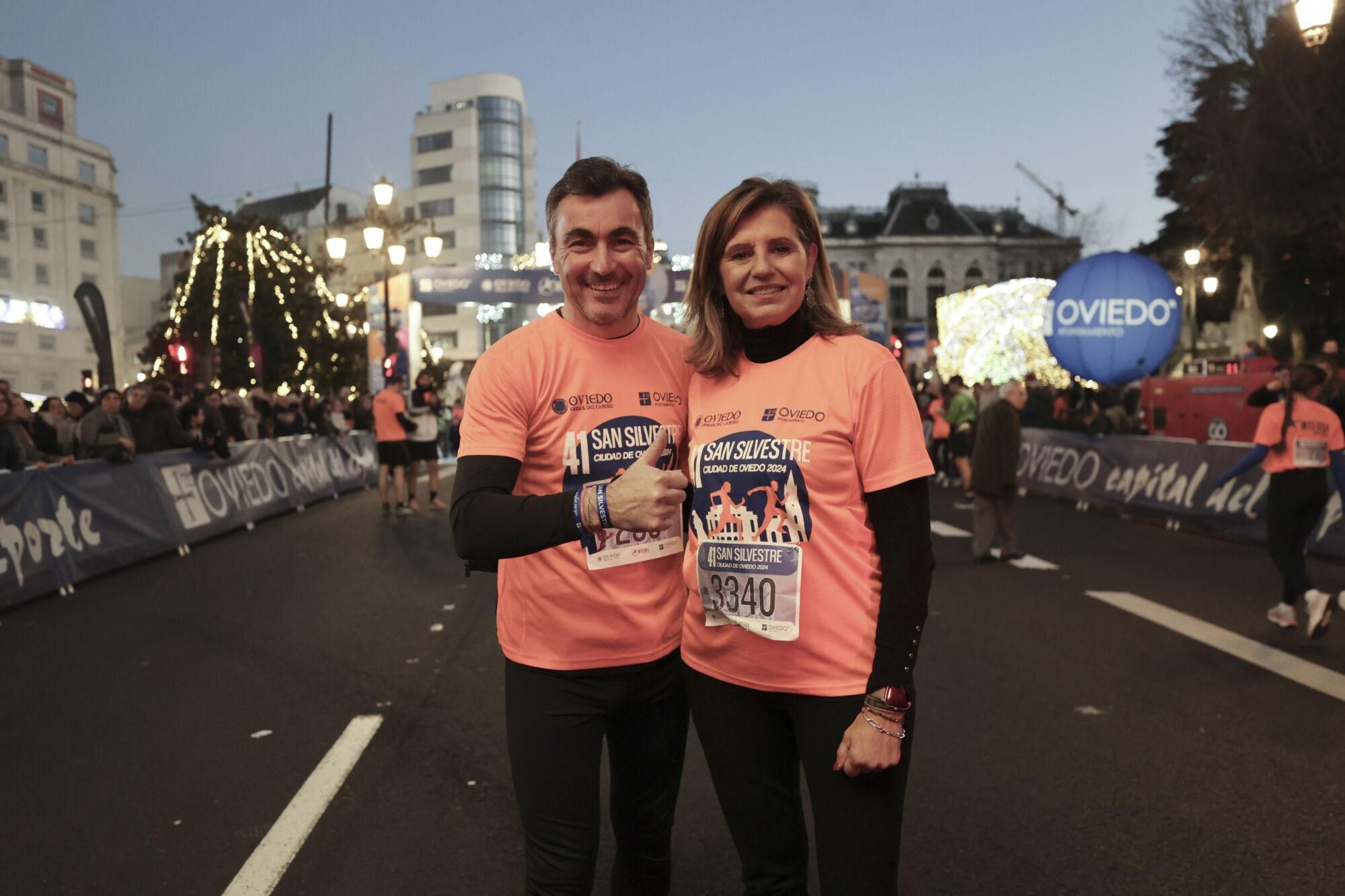 EN IMÁGENES: Alejandro Onís y Mariam Benkert saltan del segundo al primer puesto en la San Silvestre de Oviedo