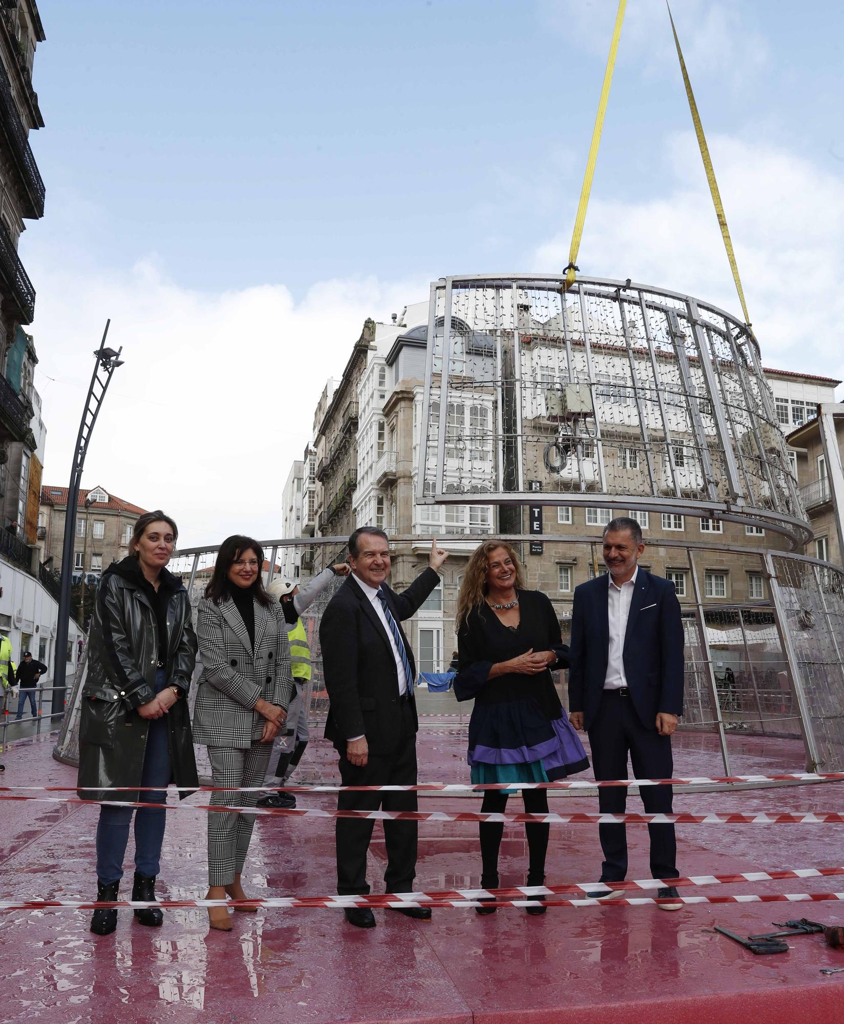 Comienza el montaje del Árbol de Navidad más grande de la historia en Porta do Sol