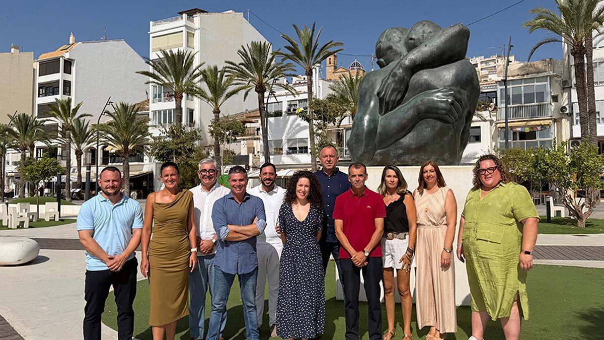 Equipo de Gobierno de Altea. De color rojo, el portavoz socialista y concejal de Seguridad Ciudadana, Deo Sánchez.