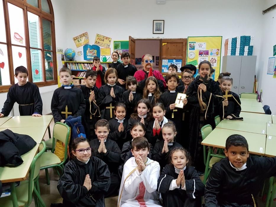 El colegio Sant Pere se inspira en sus 50 años para celebrar el carnaval