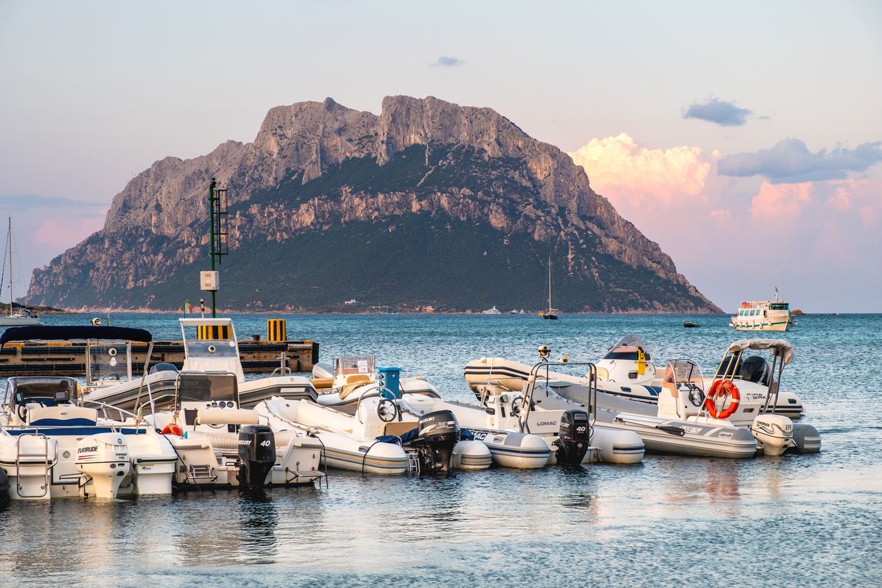 Porto San Paolo con la isla de Tavolara al fondo.