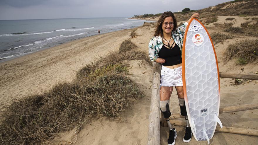 Sarah Almagro, la campeona amputada que surfeó la tragedia