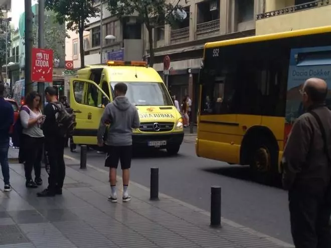 Una mujer muere tras caer de un cuarto piso en León y Castillo