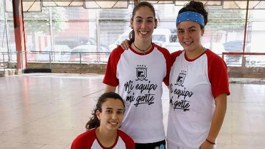 Sara González, Marta Piquero y Natasha Lee, en La Algodonera.