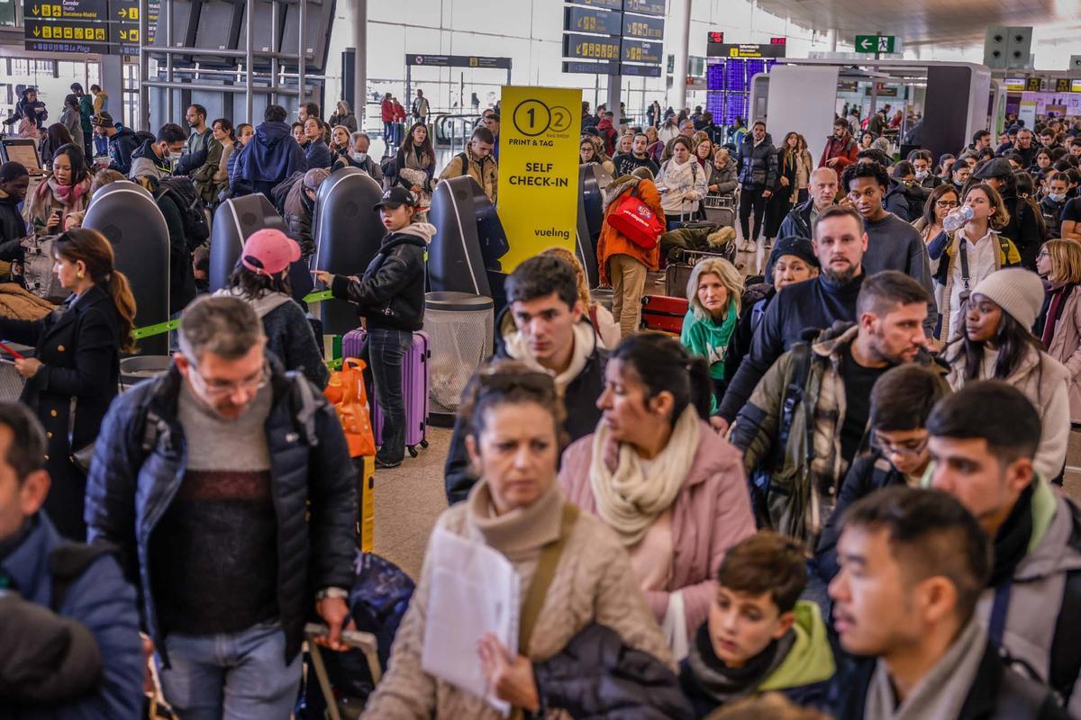 Importantes demoras en El Prats por la huelga de los trabajadores de handling de Iberia