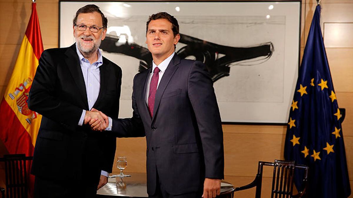 Rajoy i Rivera es reuneixen al Congrés amb la data de la investidura sobre la taula.