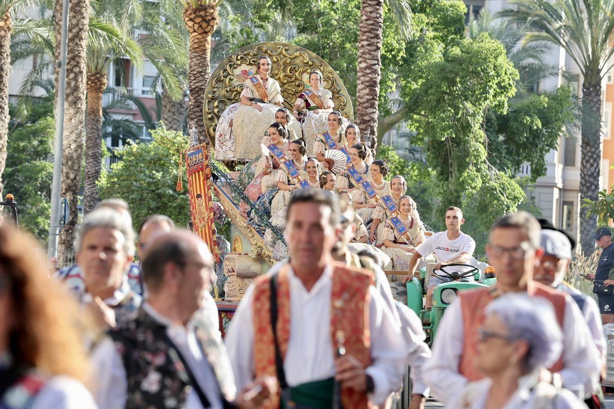 Así es el Desfile Folclórico de las Hogueras de Alicante