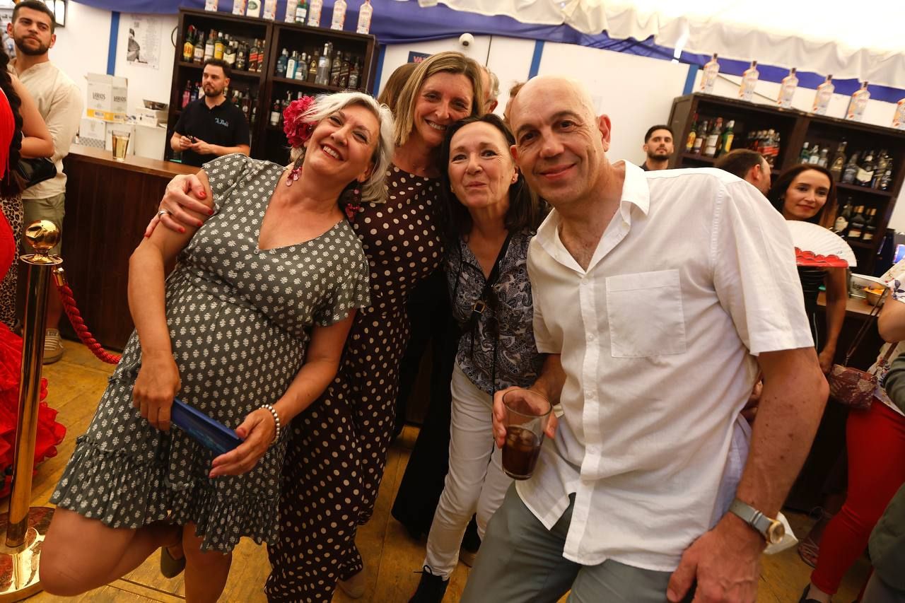 El tardeo se impone en las casetas de la Feria de Córdoba para disfrute de propios y extraños