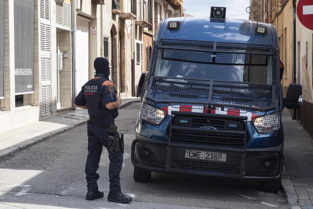 Cinc detinguts, tres d''ells Mossos d''Esquadra, per una trama de tràfic de drogues a Santa Coloma de Farners