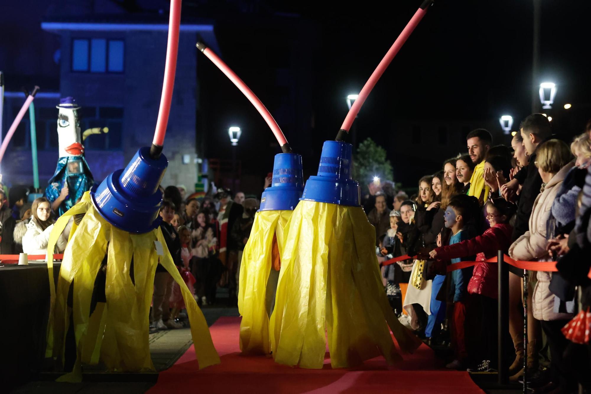 Pasarela de Antroxu en Llanera: así fue la espectacular noche en la que desfiló hasta la sardina