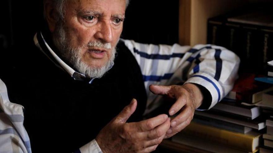 Julio Anguita: &quot;El objetivo es a cuatro años, el BOE en una mano y la ciudadanía en pie de guerra&quot;