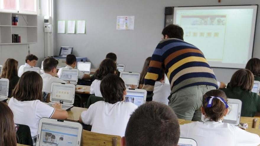 Alumnos de aulas digitales.