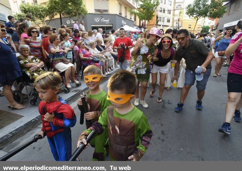 Desfile de peñas y toro fiestas Sant Pere