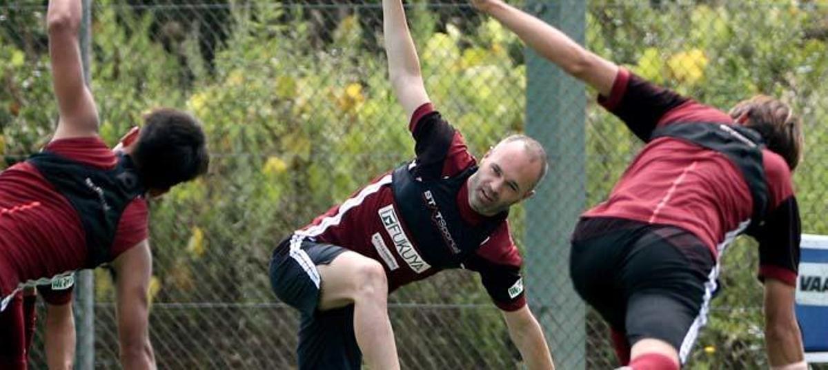 Andrés Iniesta en su primer entrenamiento en Japón.