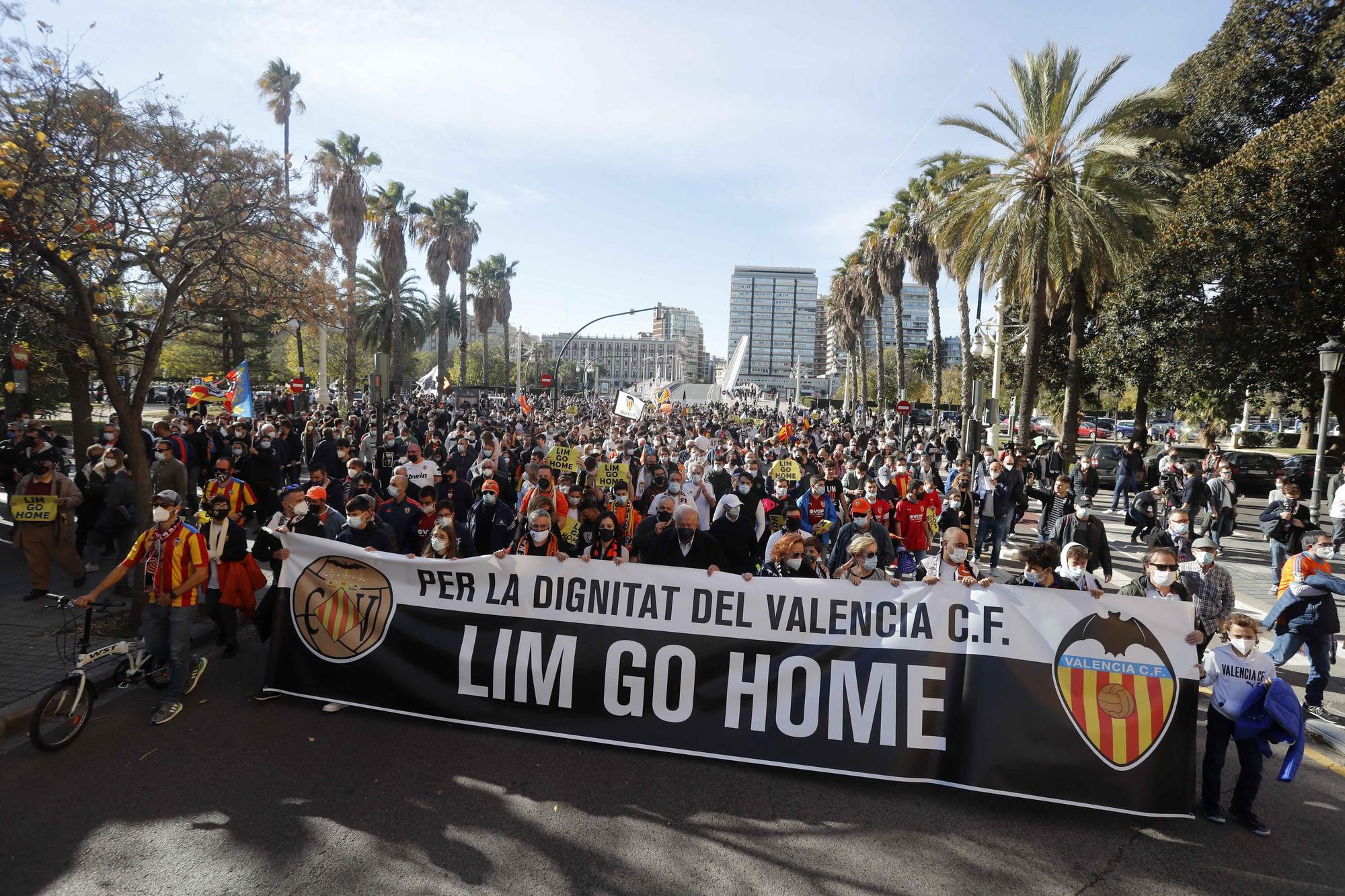 Manifestación contra Peter Lim