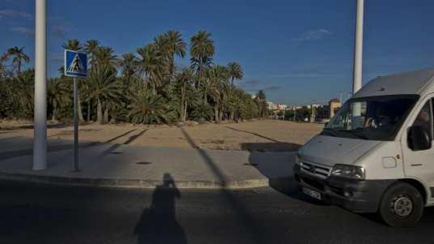 La zona en la que está previsto que se instale el aparcamiento, con el huerto de fondo.