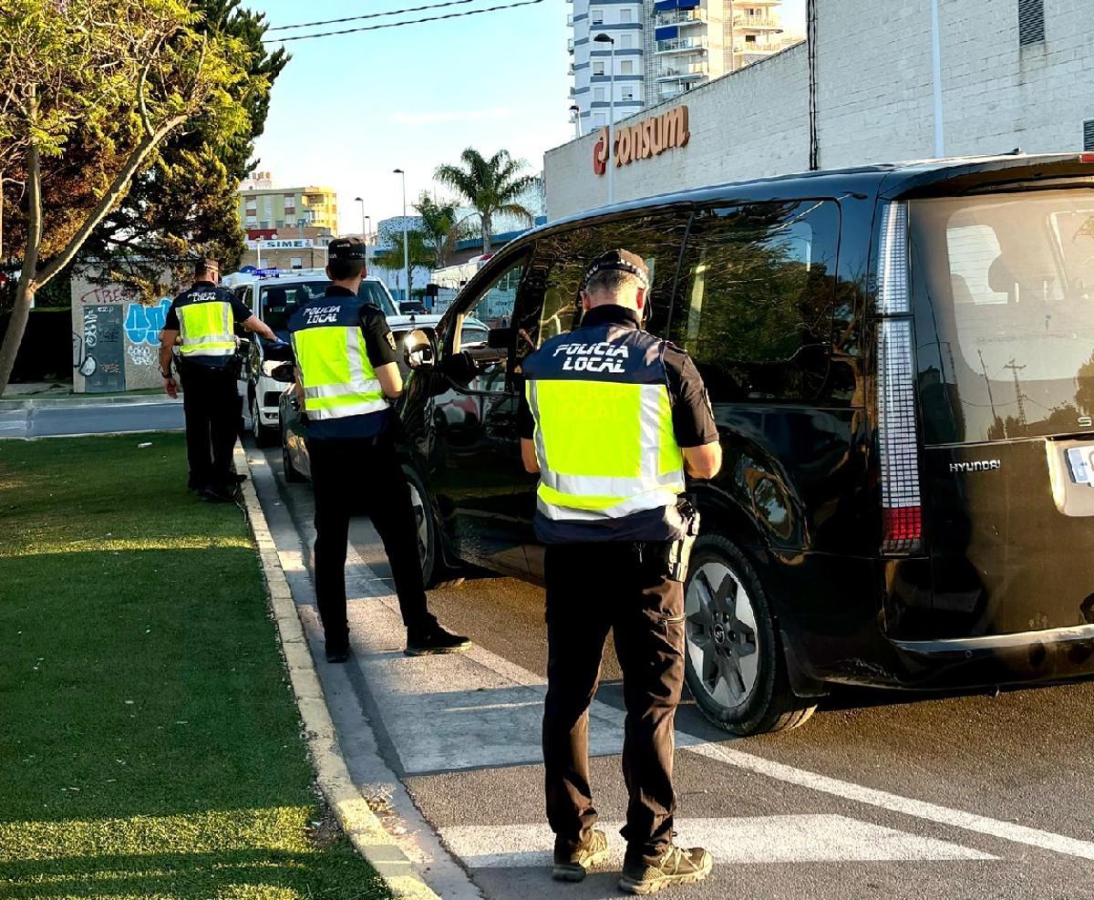 Un control de la Policía Local de Sueca en una imagen de archivo.