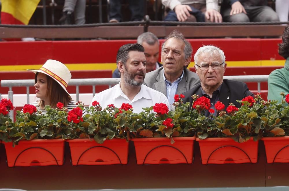 Caras conocidas en la plaza de toros de Valencia