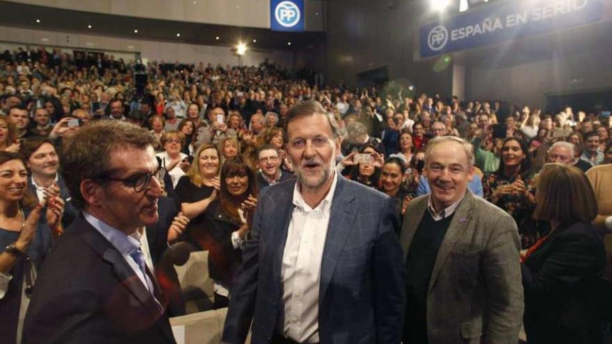 Mariano Rajoy, sin gafas, a su llegada al mitin de A Coruña horas después de la agresión en Pontevedra.