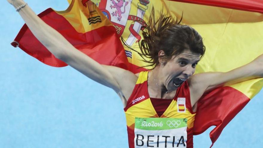 Ruth Beitia celebrant la medalla a Rio.