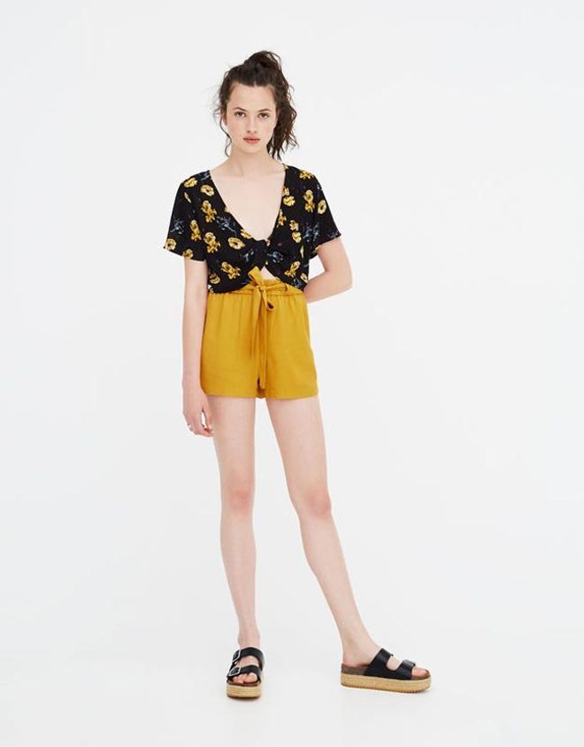 Conjunto amarillo contra el calor