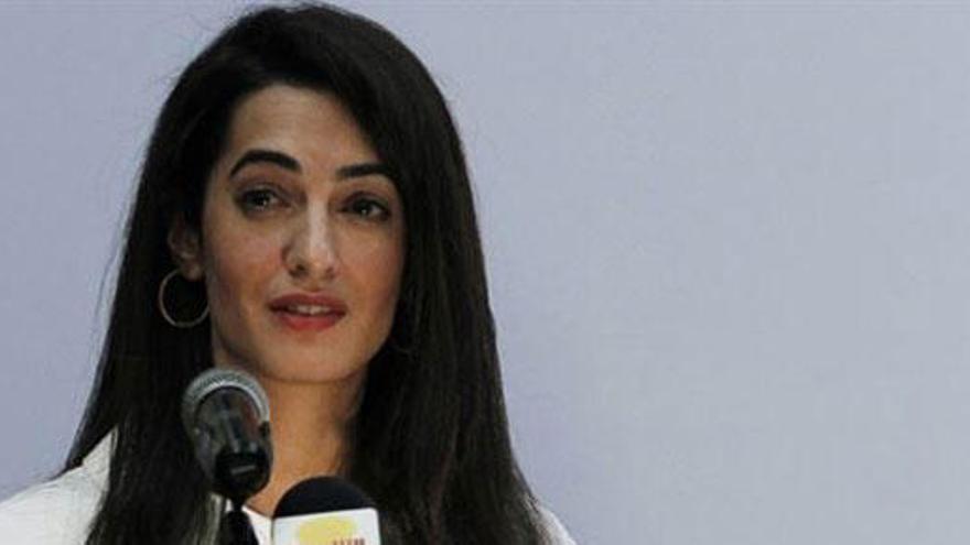 Amal Clooney viajará a Egipto para liberar a Mohamed Fahmi.