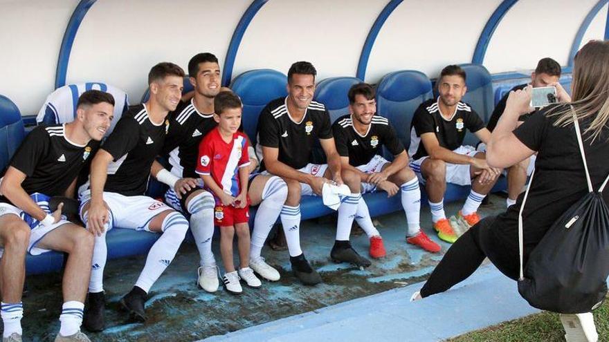 Ismael Benktib, en el banquillo del Recreativo en el encuentro frente al Jumilla