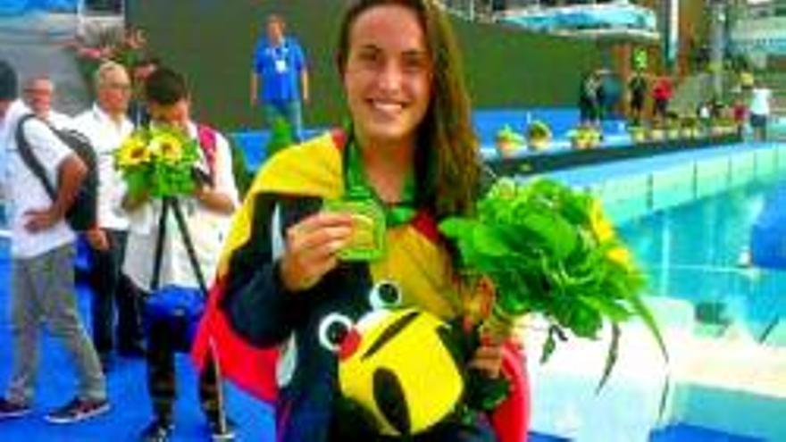 Andrea Blas regresa a casa con una nueva medalla de oro colgada al cuello